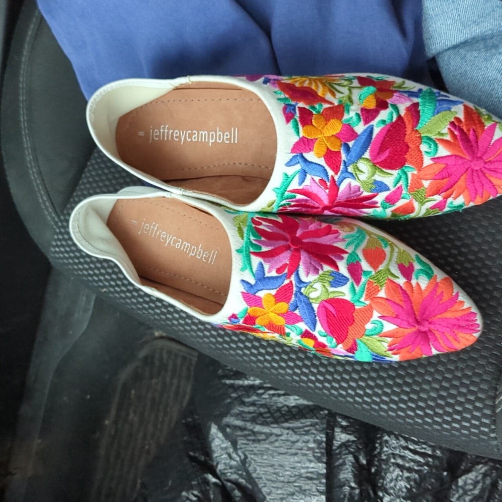 Like new Jeffrey Campbell babouche flats